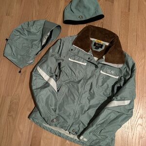 Mountain Hardwear Green Ski Jacket with Brown Collar